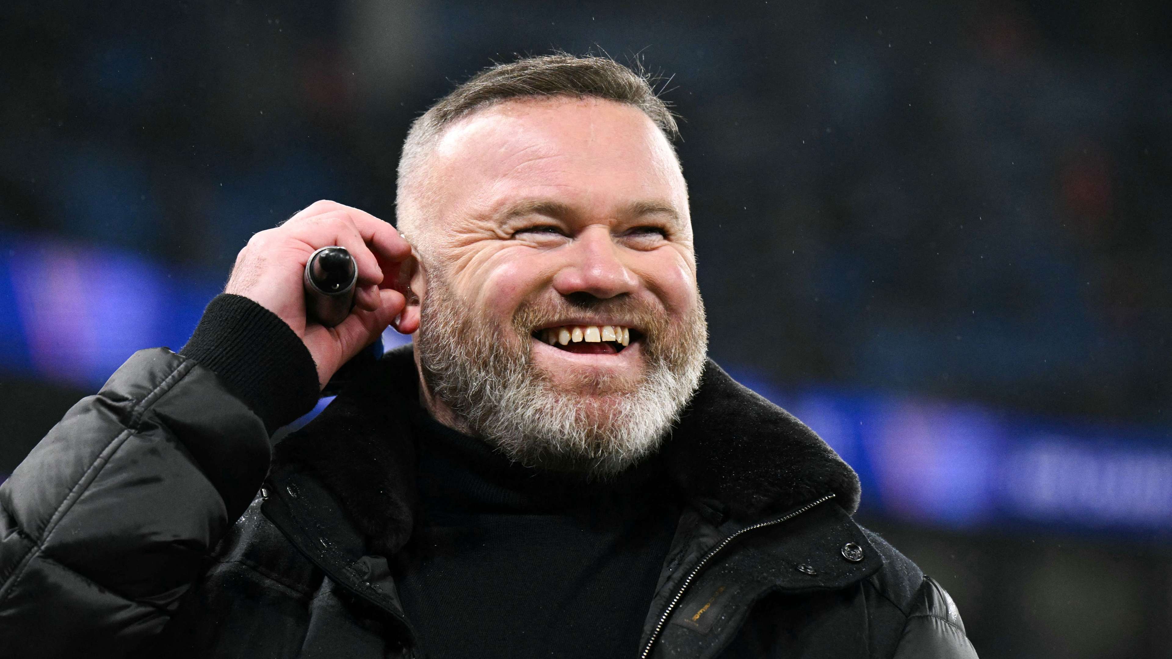 由若干名運 由若干名運