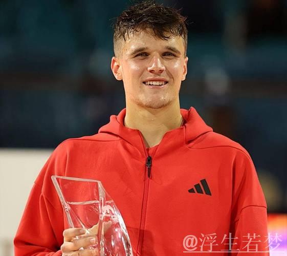 德约科维奇:门希克的成长与蜕变让我敬佩 德约科维奇:门希克的成长与蜕变让我敬佩